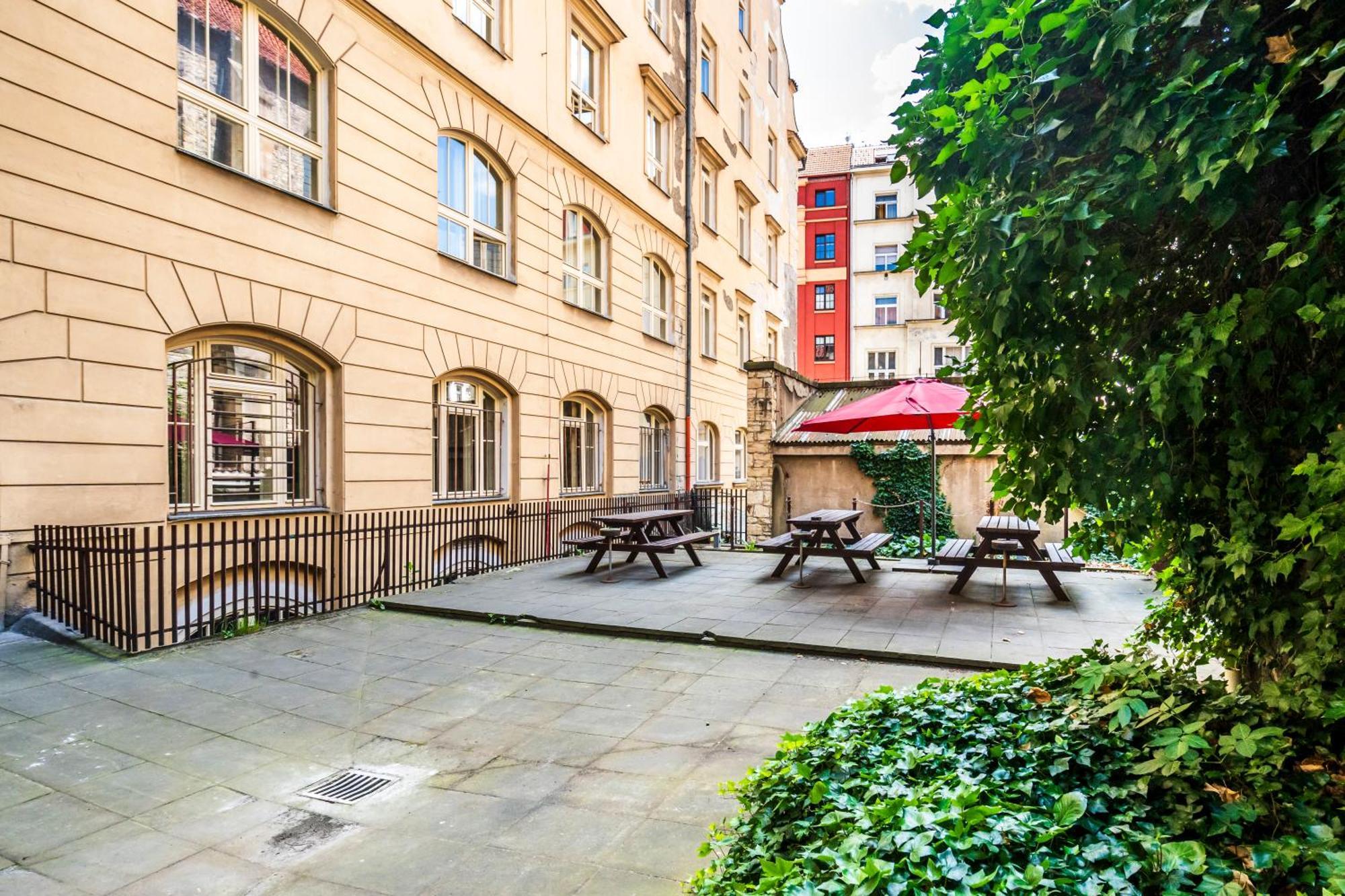 Hostel Hlavkova プラハ エクステリア 写真
